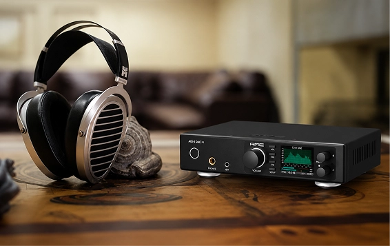 audiophile hi fi listening setup with DAC amplifier